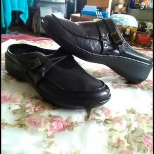 8M easy-spirit Soft leather slip-ons